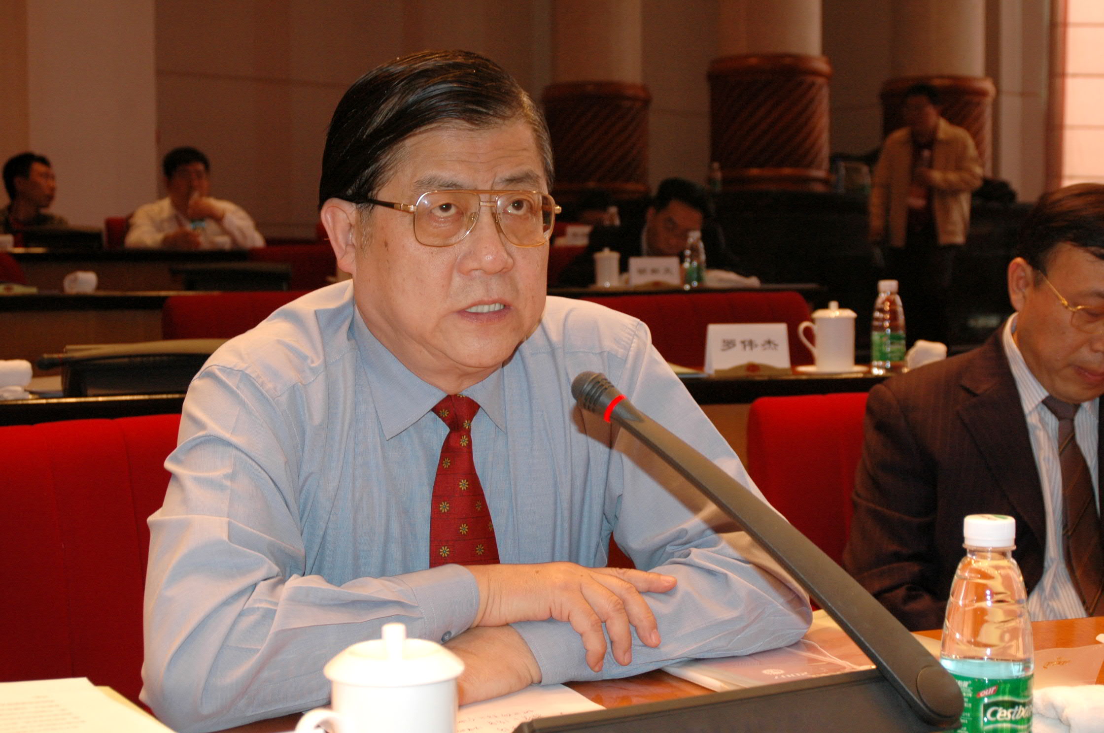 中共广州市委常委,宣传部长陈建华等领导出席研讨会.